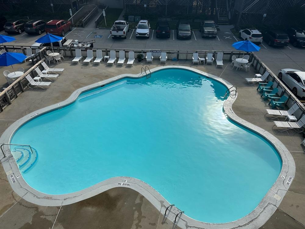 Outer Banks Beach Club photo 33