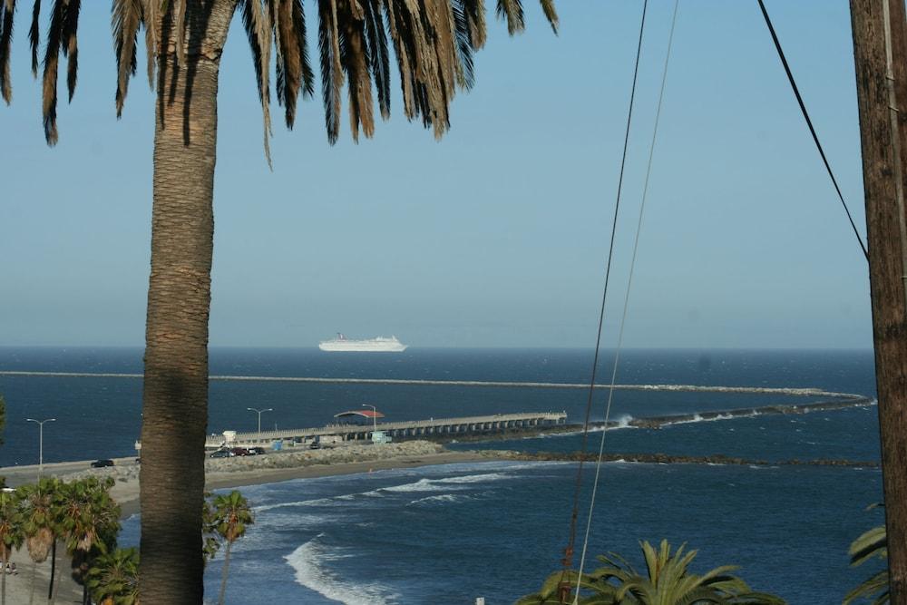 Pacific Inn & Suites photo 3