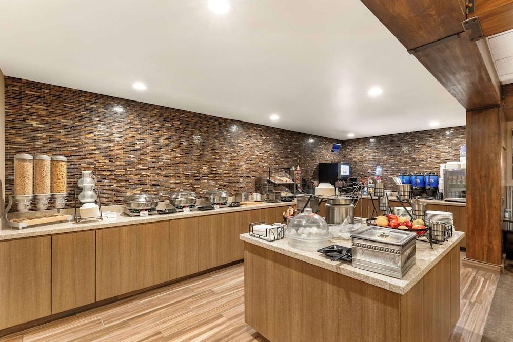 Best Western CottonTree Inn photo 42