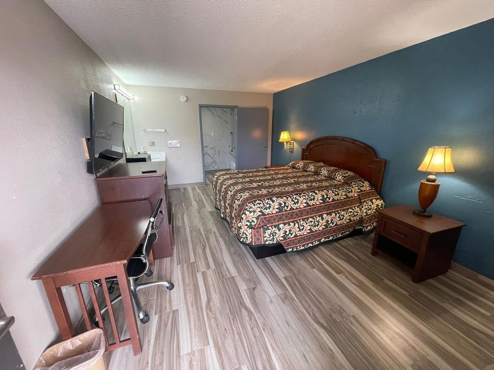Brookwood Inn photo 5