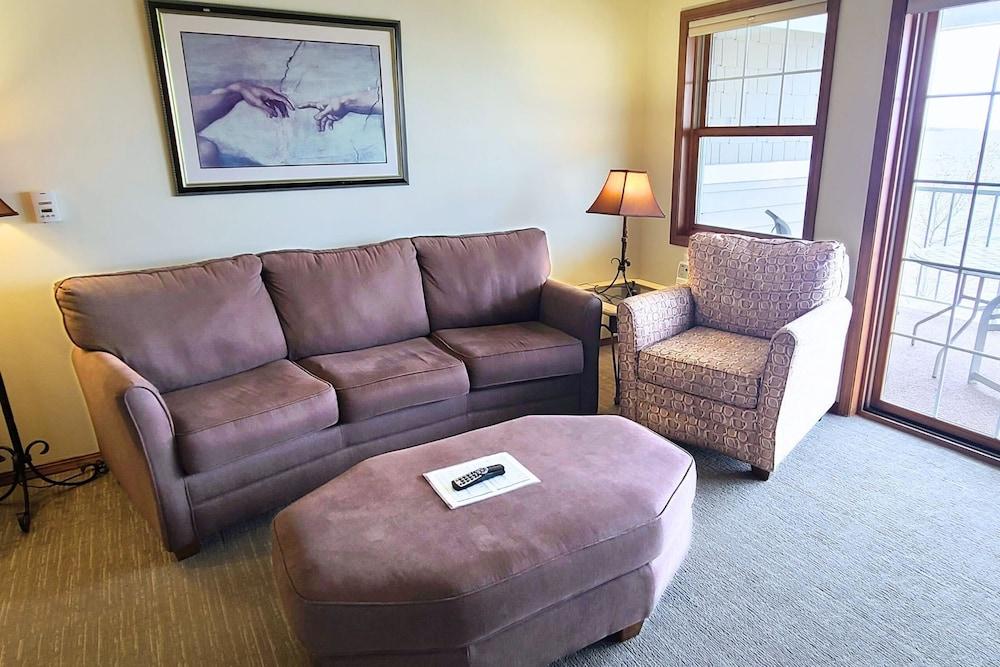 Bridgeport Waterfront Resort photo 14