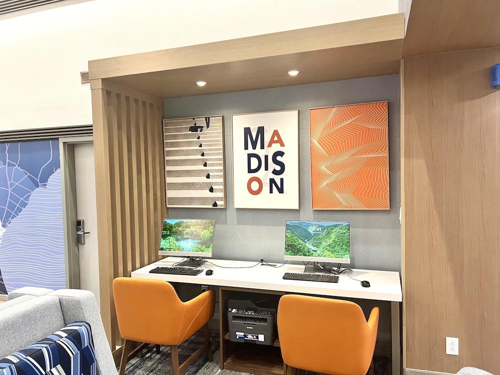 Holiday Inn Express Madison by IHG photo 47