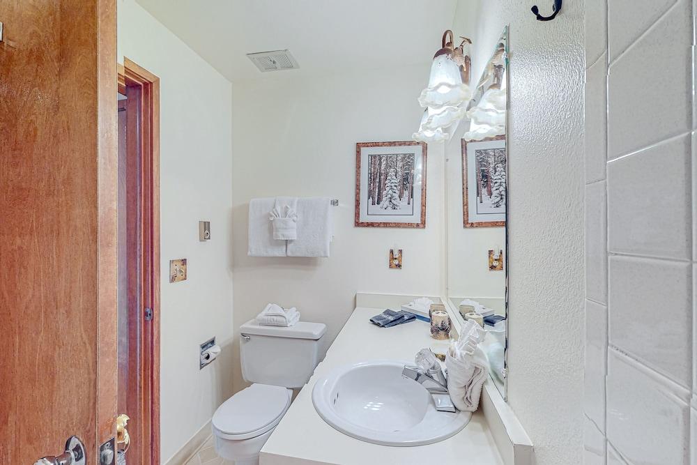 Pine Ridge Condominiums photo 39