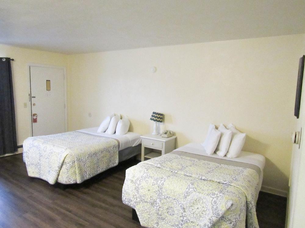 Brewer Motor Inn photo 10