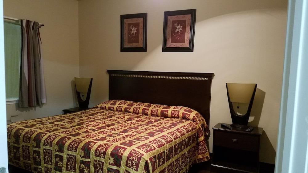 Crossroads Inn & Suites photo 40