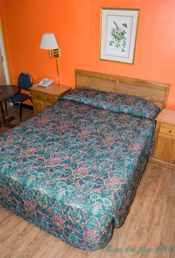 Bloomfield Motel photo 12
