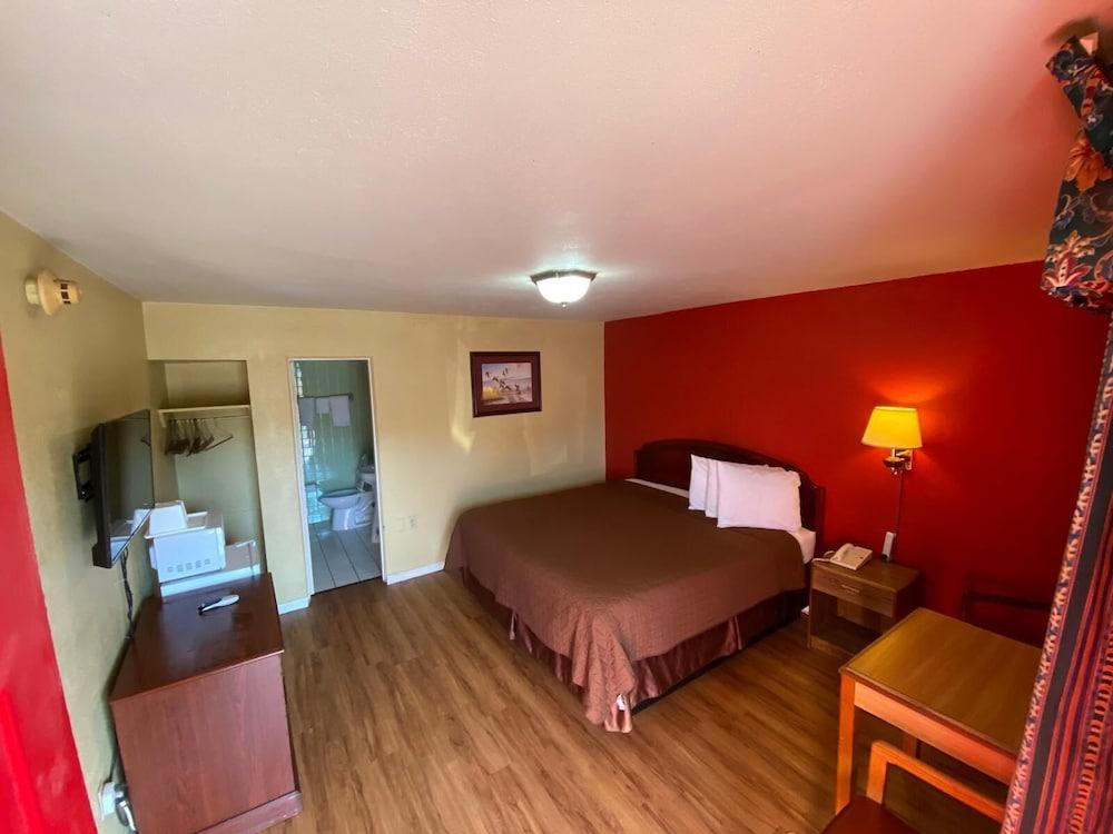 Deluxe Inn photo 6
