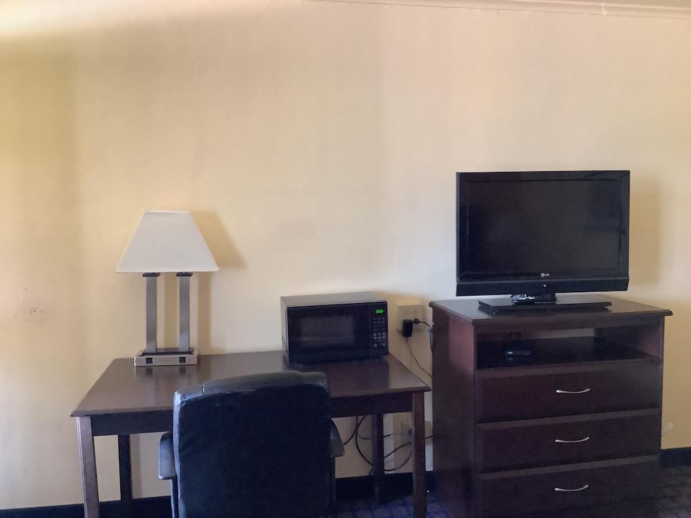 Silver Spur Vintage Inn & Suites photo 33