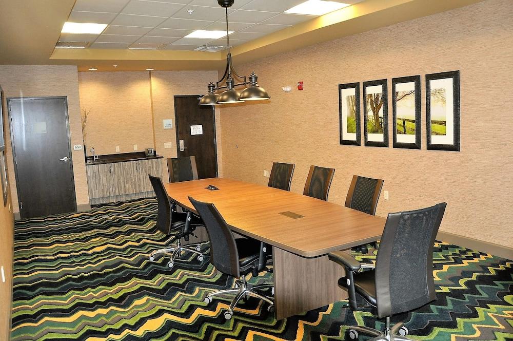 Holiday Inn Express & Suites Perry-National Fairground Area #34 by IHG photo 64