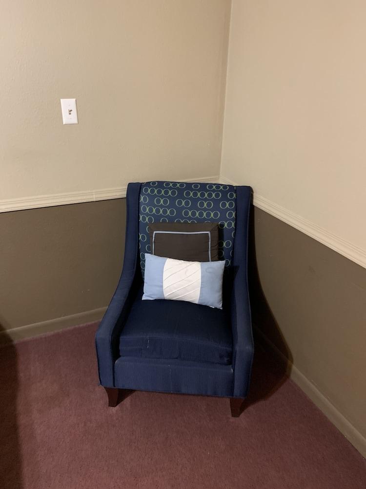 Blue Spruce Motel photo 5