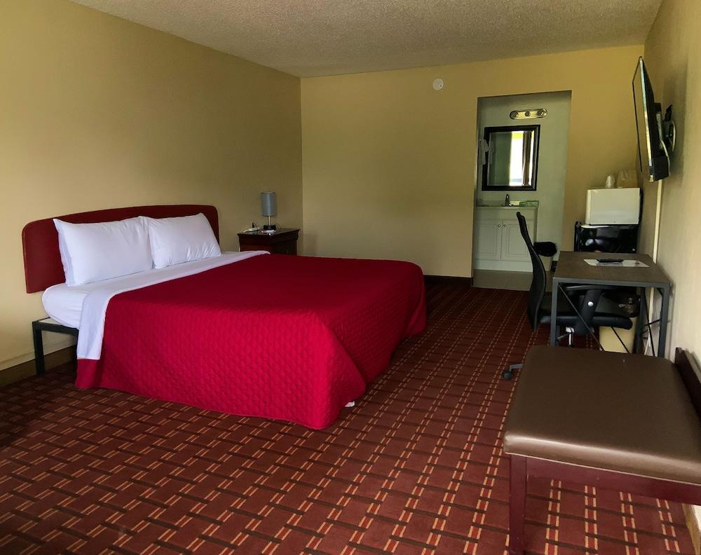Red Carpet Inn & Suites photo 24