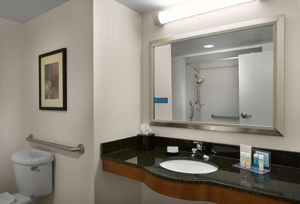 Hampton Inn Charlotte-Belmont at Montcross photo 32