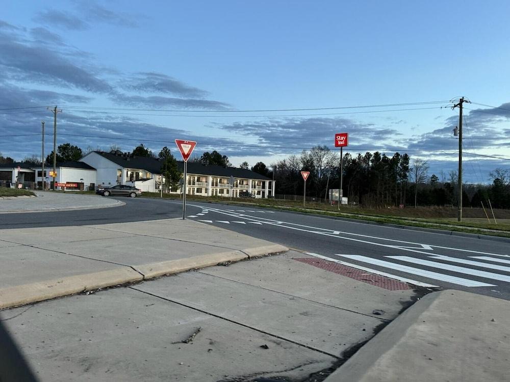 Super 8 by Wyndham Kannapolis photo 10