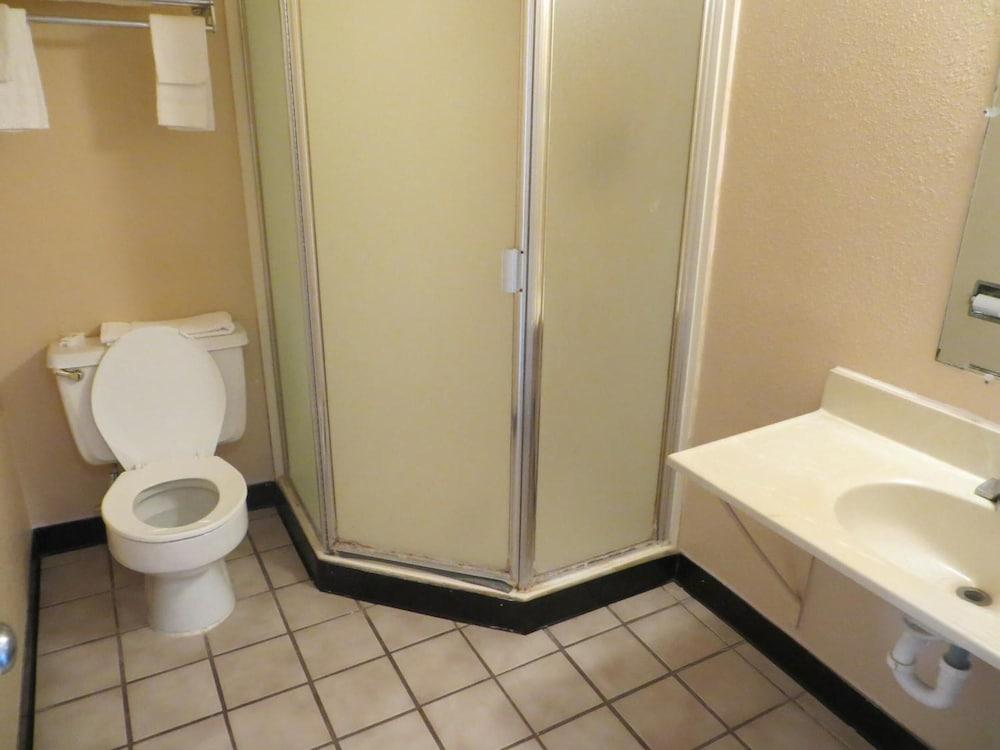 Travelers Inn photo 19