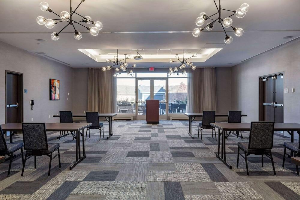 Cambria Hotel Manchester South Windsor photo 42