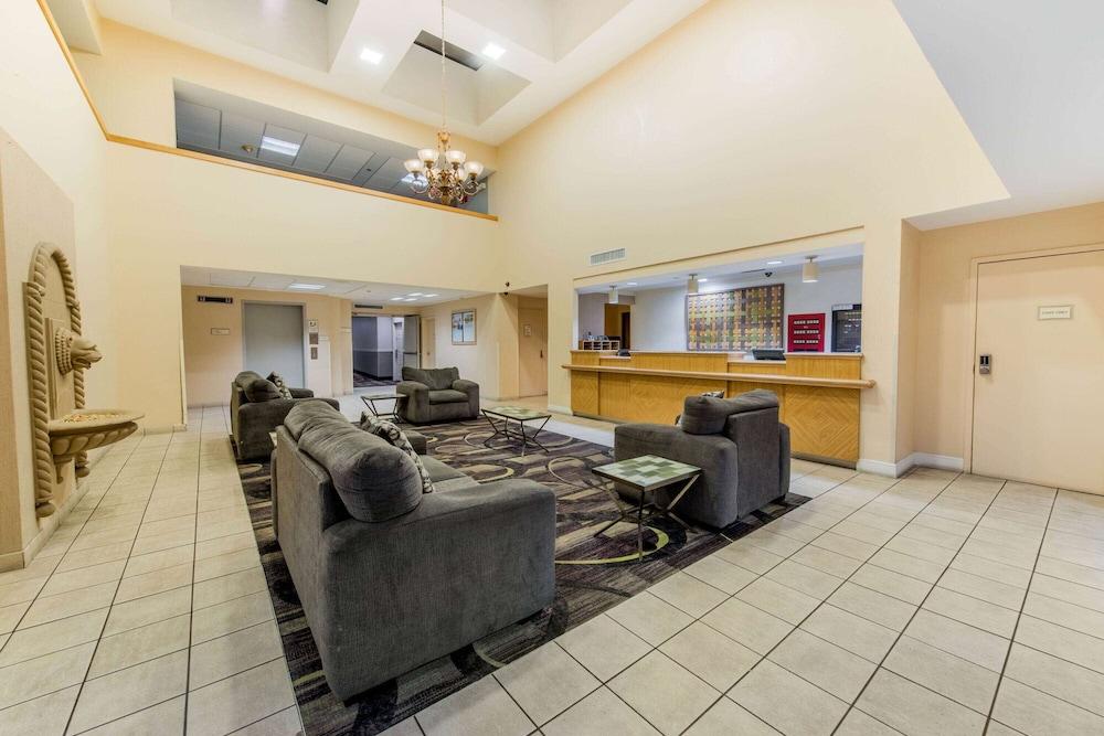 La Quinta Inn & Suites by Wyndham Ft Lauderdale Cypress Cr photo 17