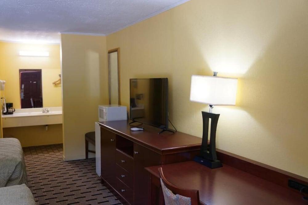 American Inn Motel by Capital O Camden AL photo 10