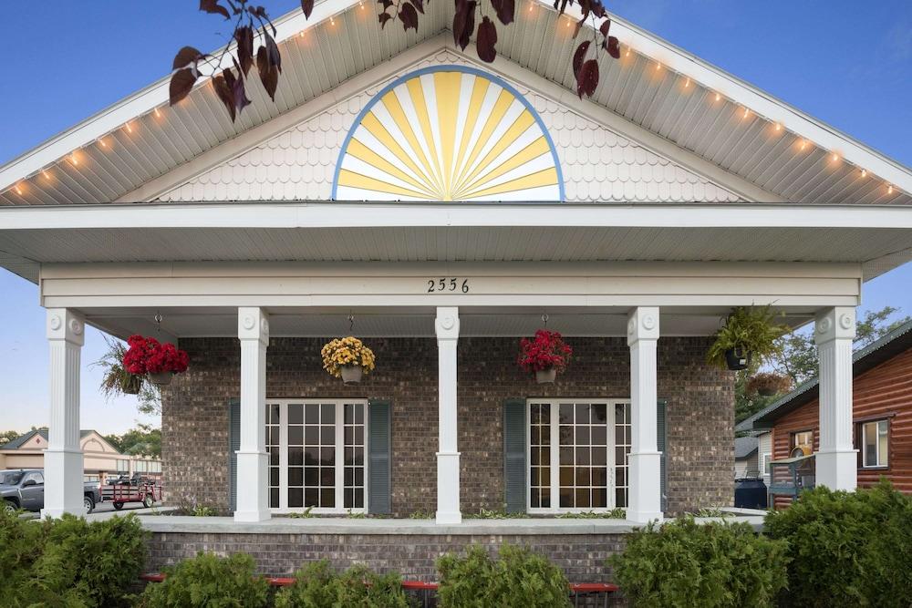 Days Inn by Wyndham Grayling — hotel in Grayling