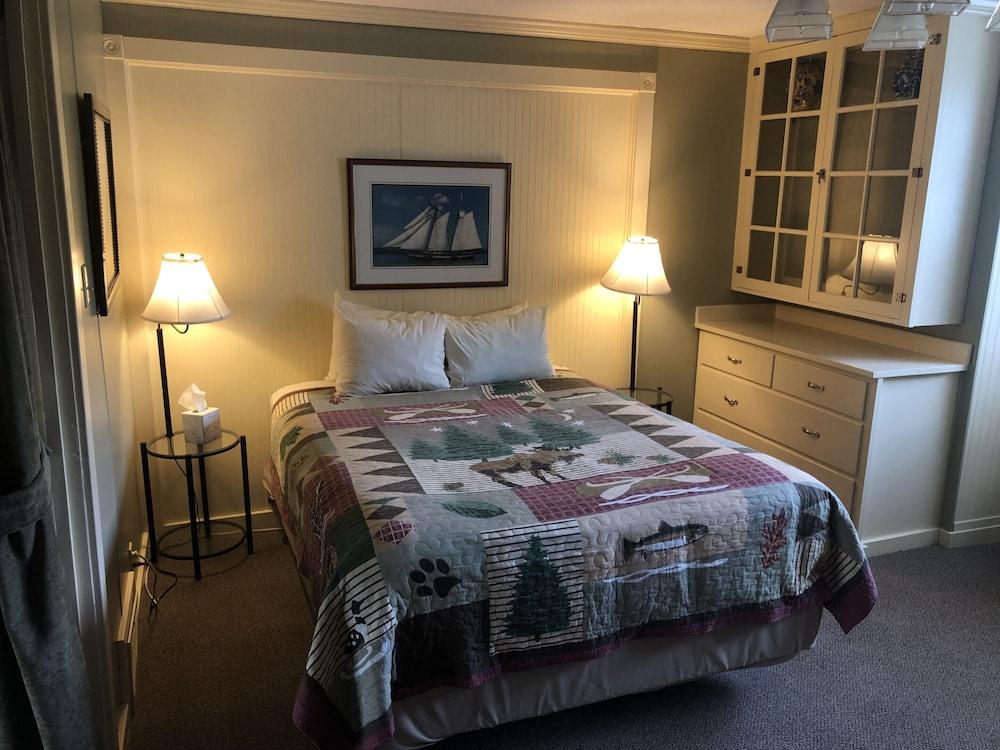 Harbor's Edge Motel photo 18
