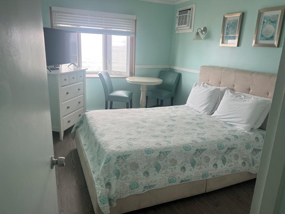 Sandy Shore Motel photo 54
