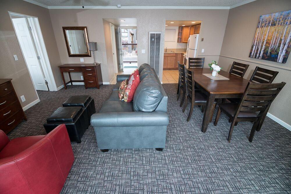 Beachcomber Inn photo 34