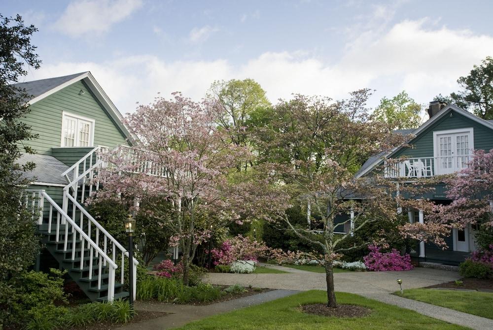 1906 Pine Crest Inn photo 1