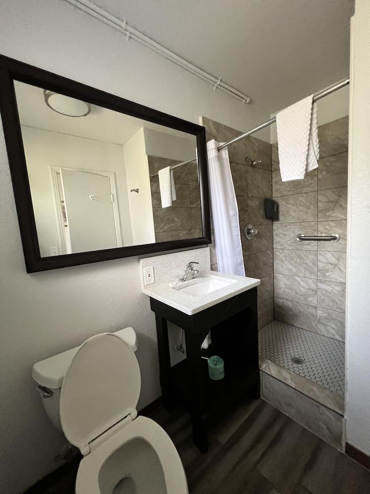 Oak Tree Inn photo 15