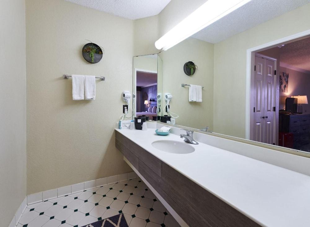 San Mateo Inn photo 23