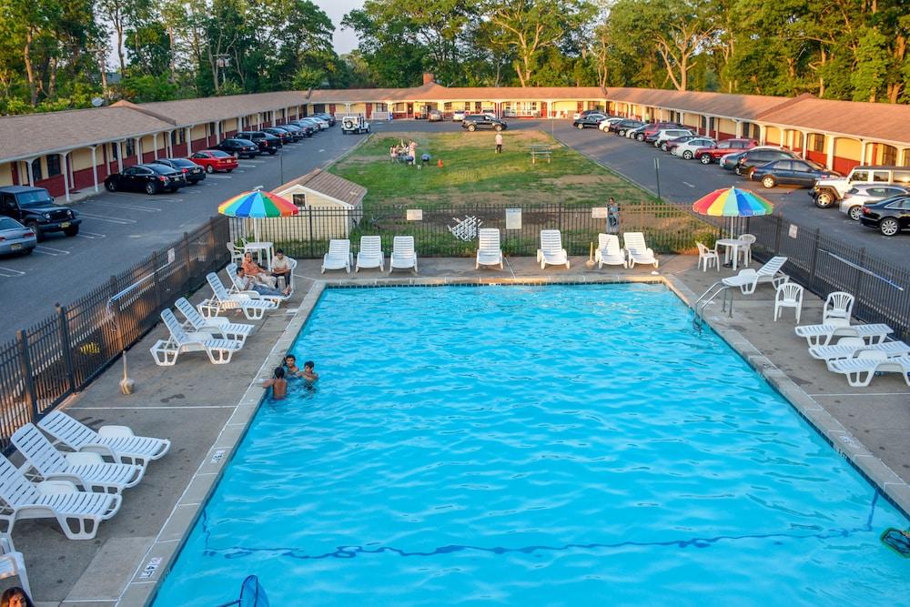 Atlantic Inn & Suites photo 48