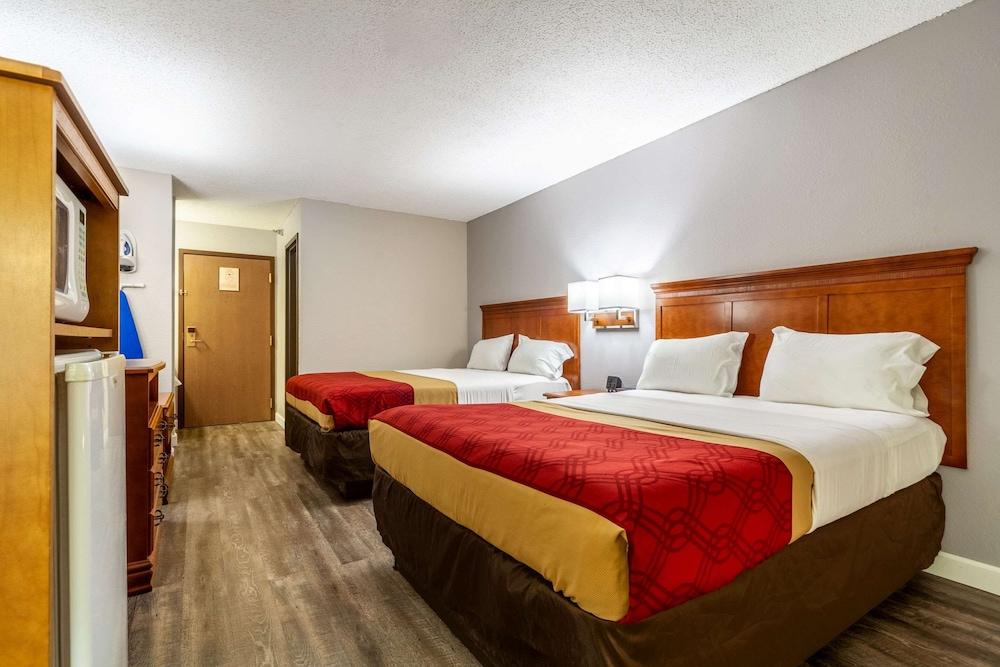 Econo Lodge Lincoln photo 38
