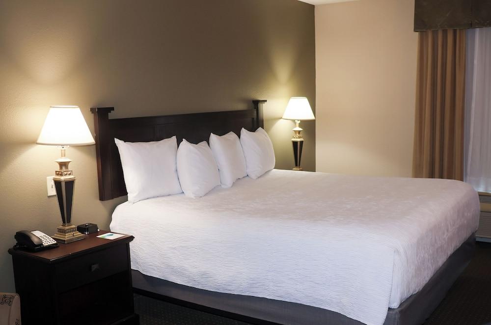 Wingate By Wyndham Peoria photo 11