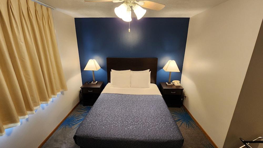 Econo Lodge Lakeshore photo 41