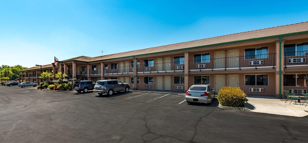 Edgewater Inn Reedley photo 25