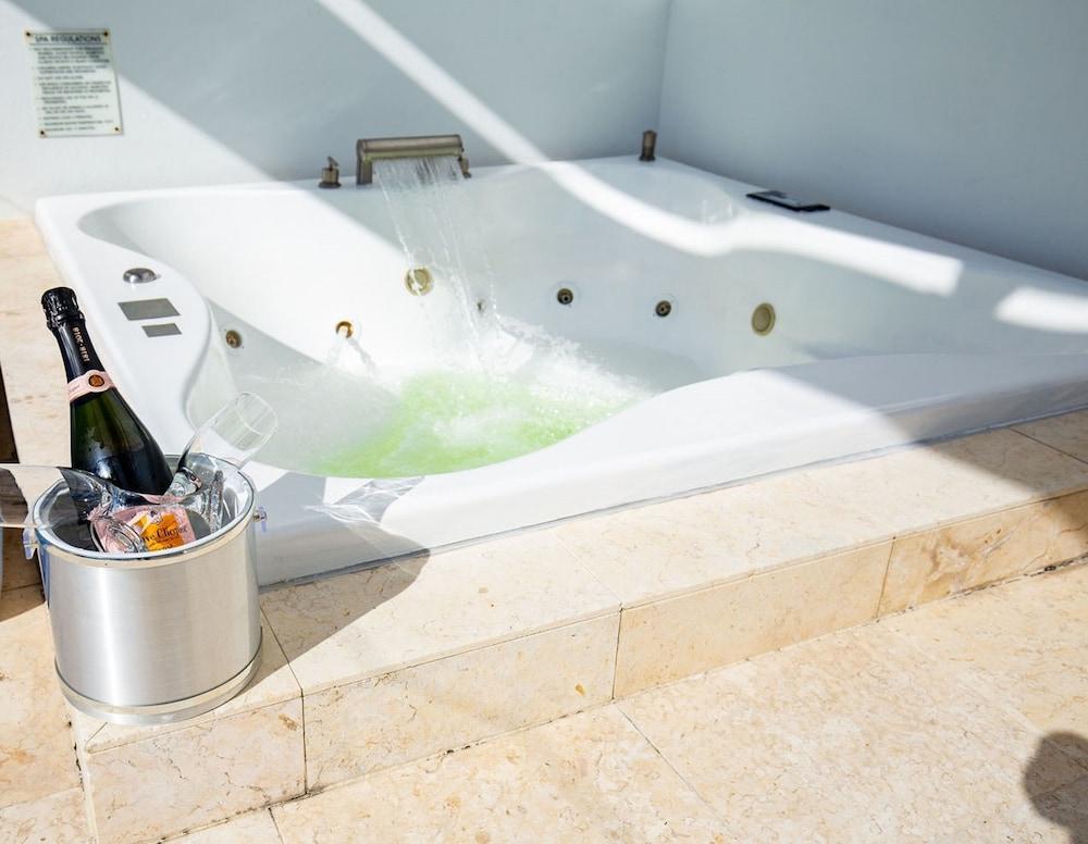 SBV Luxury Ocean Hotel Suites photo 14