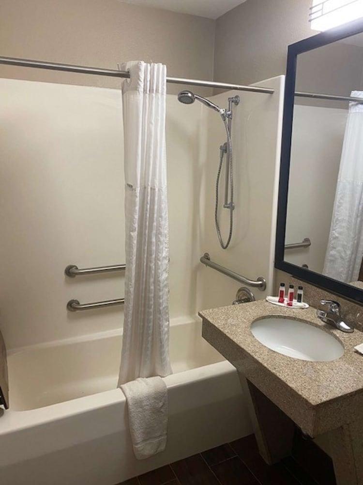 SureStay Hotel by Best Western Alexandria photo 30