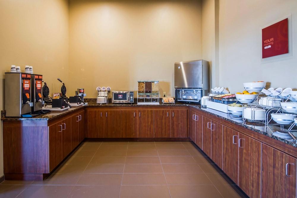 Comfort Inn & Suites Mandan - Bismarck photo 31
