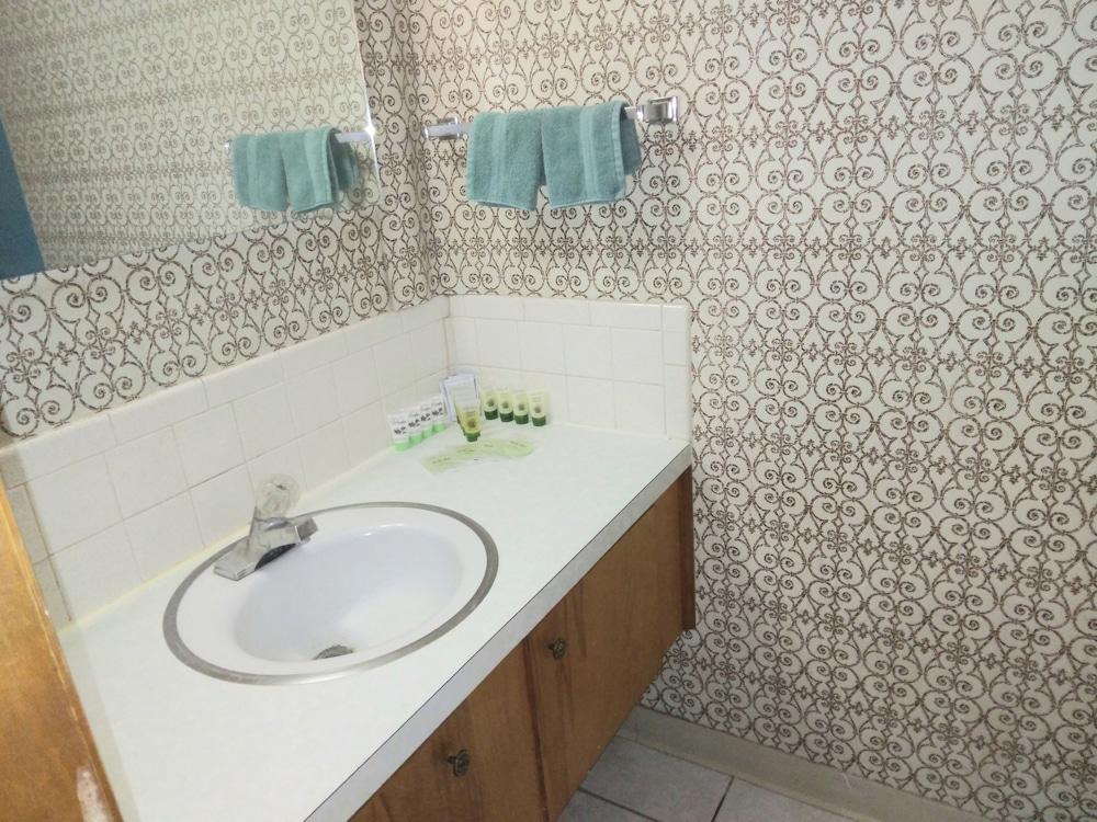 Capri Motel photo 39