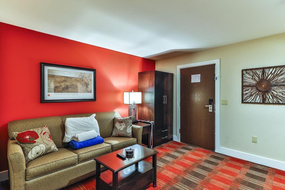 Polynesian Hotel & Suites Wisconsin Dells/Lake Delton photo 3