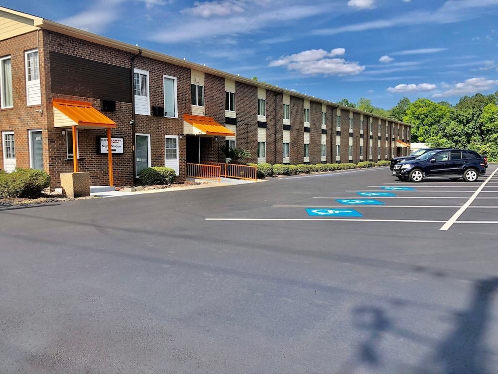 Raceway Inn photo 1