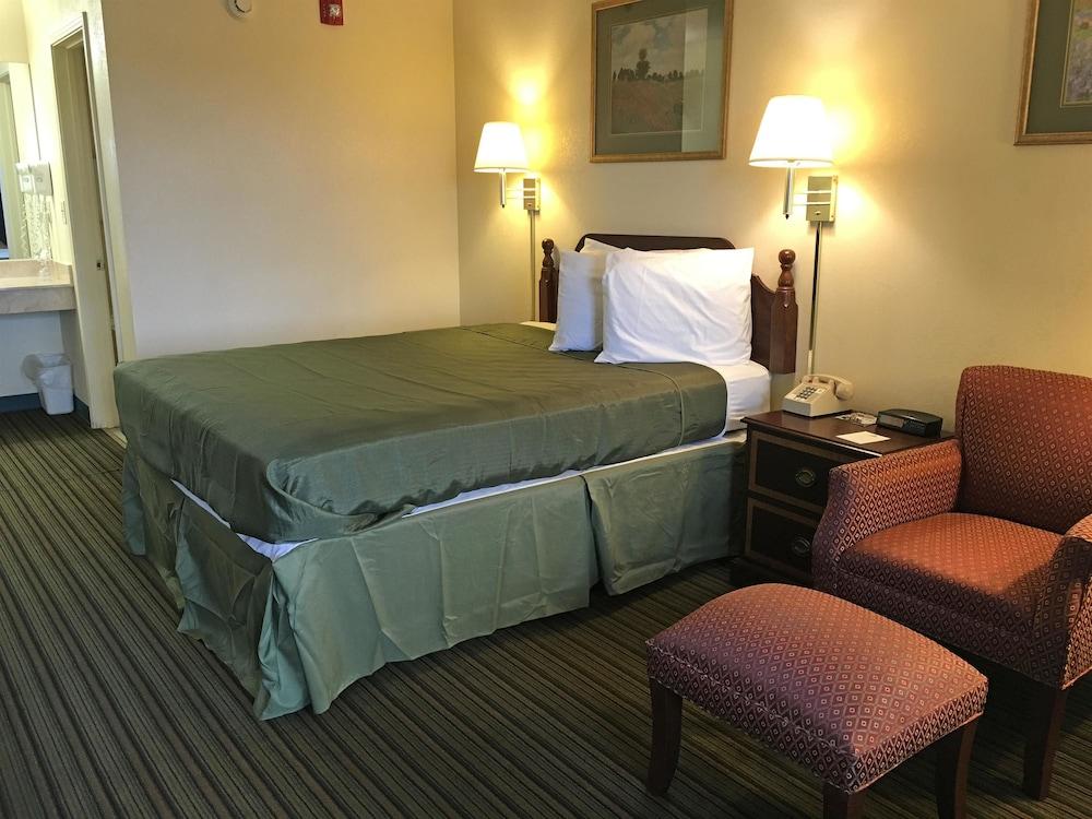 Americas Inn photo 11