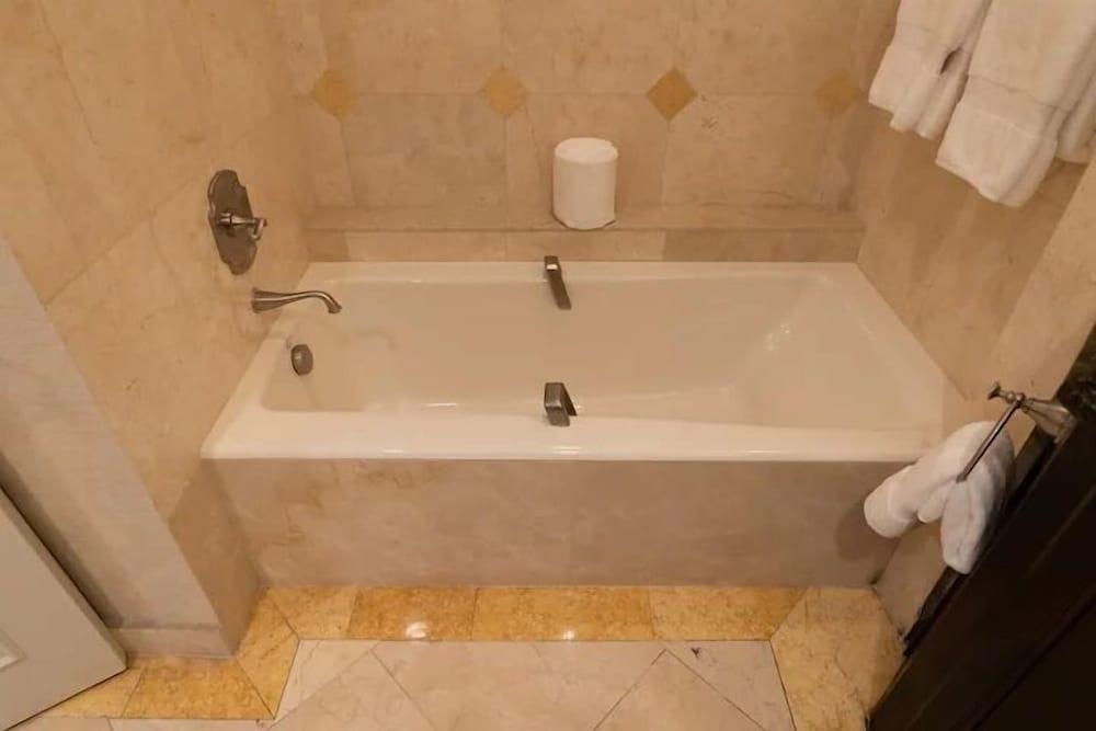 Private Residences at the Atlantic Resort and Spa photo 75