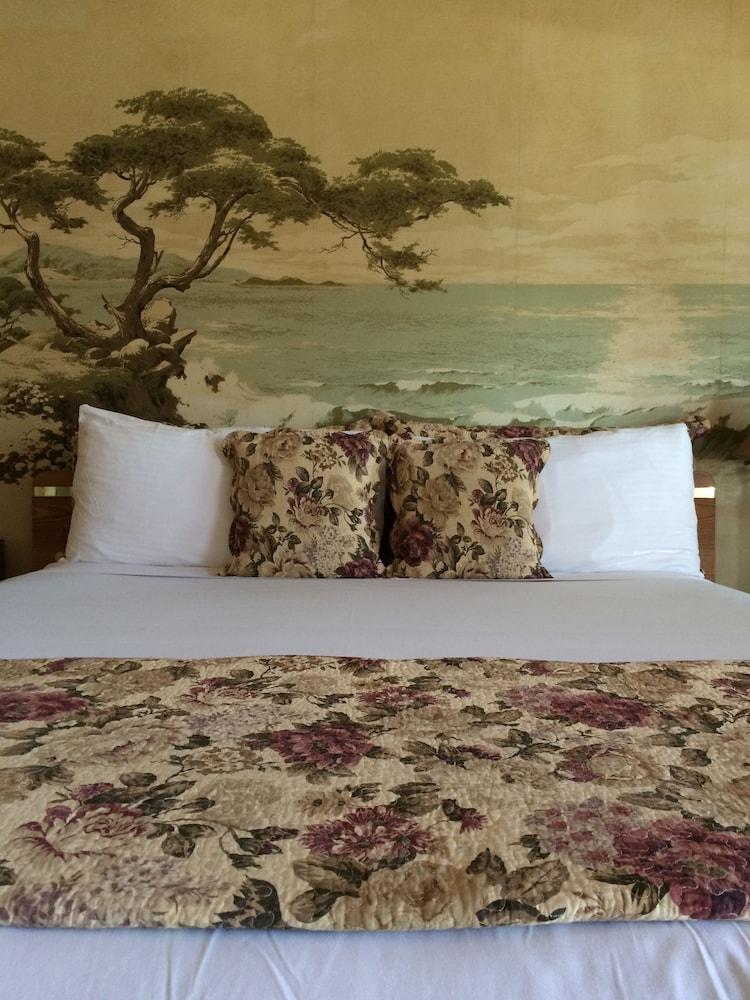 Sundown Inn photo 31