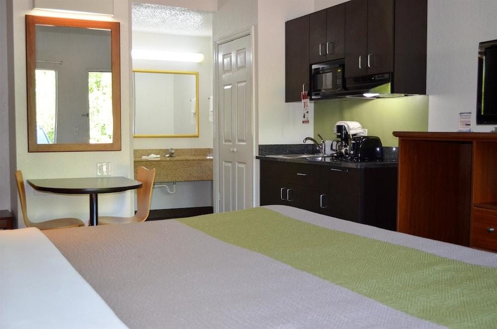 Studio Suites Extended Stay Chattanooga TN photo 9
