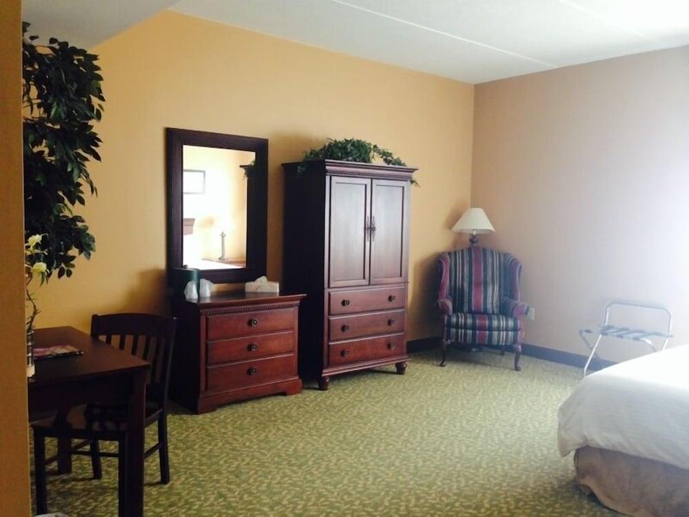 Belvedere Inn photo 26