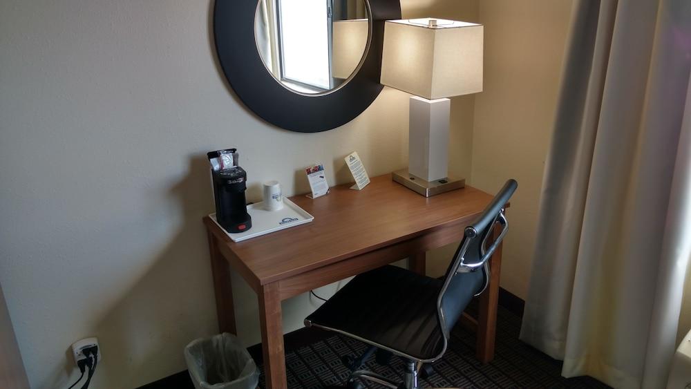 Days Inn by Wyndham Ashland photo 11
