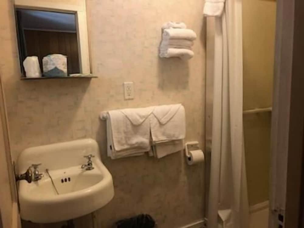 Catskill Motor Court Motel photo 14