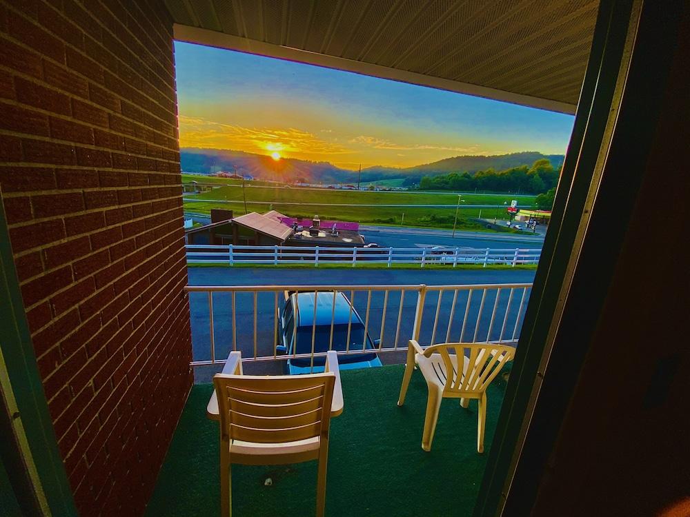 Sutton Lane Motel photo 2