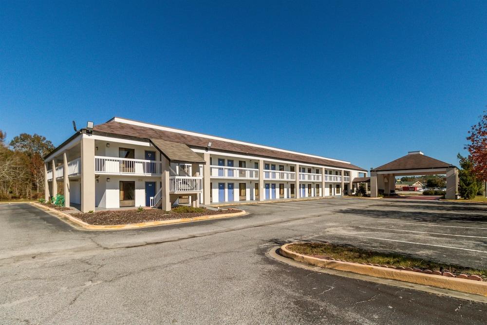 Econo Lodge photo 10