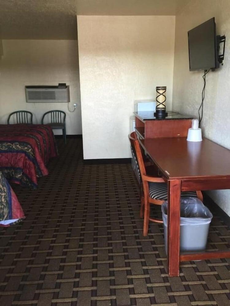Encore Motel photo 24