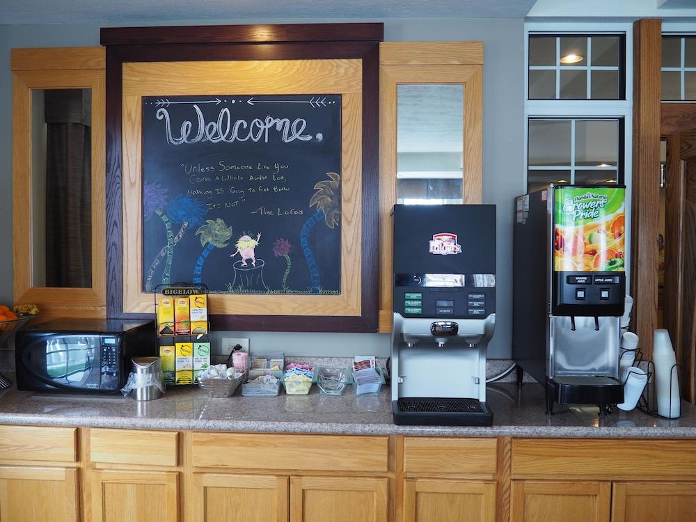 Days Inn by Wyndham Petoskey photo 22